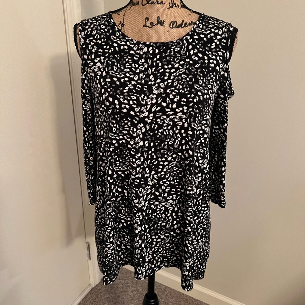 Vince Camuto Mixed Media Cold Shoulder Tunic Size Small